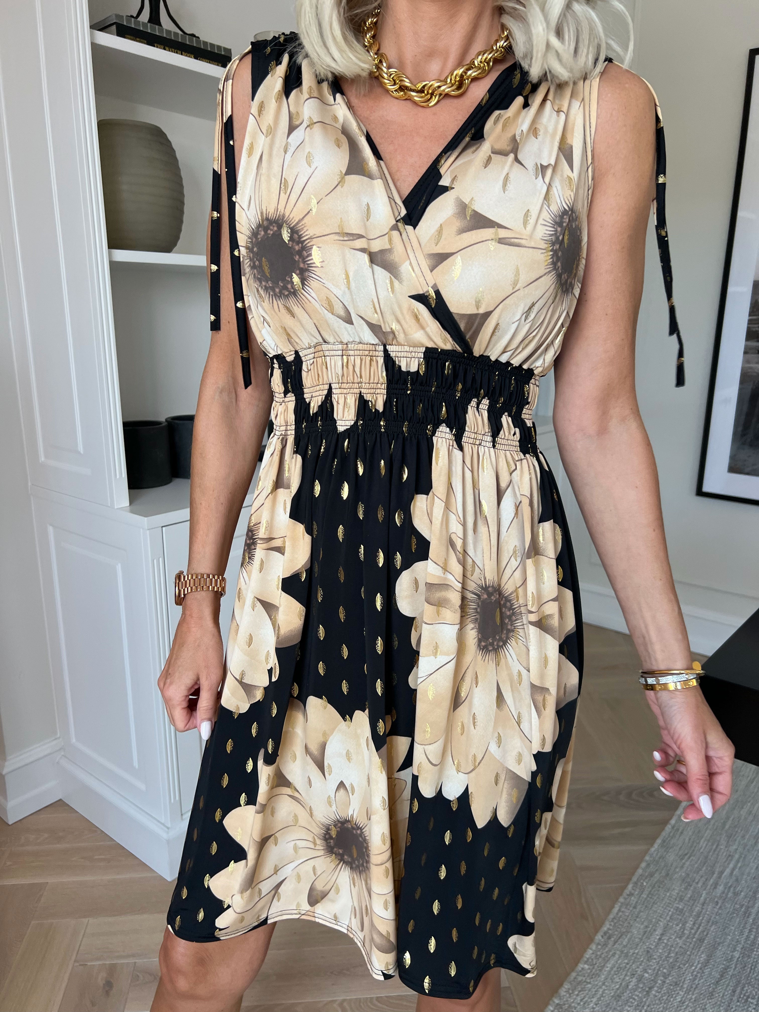 Pams Eden Short - Kort elastisk kjole med blomster og guld detaljer